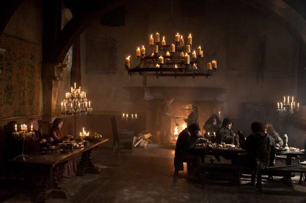 Жизнь на ощупь: Как на самом деле освещали дома в Средневековье (спойлер: это было вонюче и опасно)