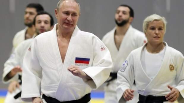 «Не девочка, не расплачемся»: Путин пошутил о травме, полученной на тренировке по дзюдо