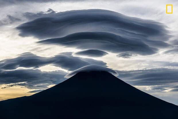 Красивые облака над горой Фудзи