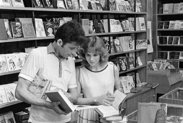 Книжный магазин в СССР. 1984 год / Фото: Сапожков И./Фотохроника ТАСС