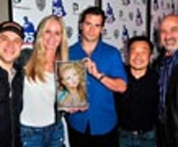 Bingkai foto dan foto montase dengan Henry Cavill untuk kolase