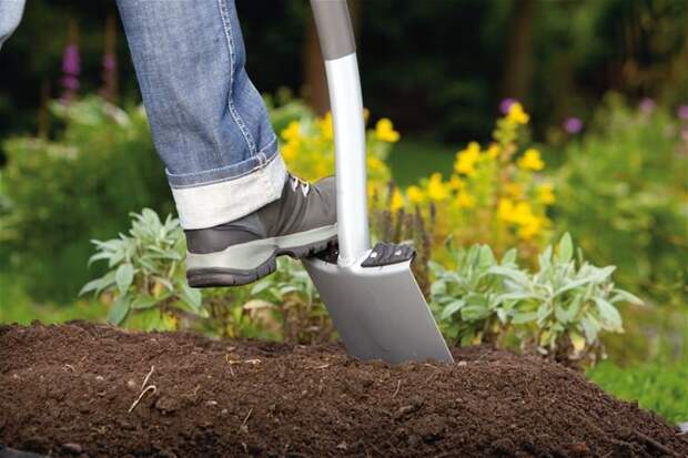 Заделывание компоста в почву