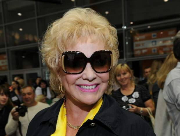 82-летняя Шаврина перестала скрывать молодого мужа