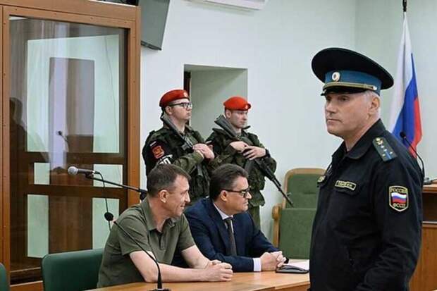В деле арестованного бывшего командующего 58-й армией, Ивана Попова, по подозрению в получении взятки в значительном размере, произошел резкий поворот событий.-2