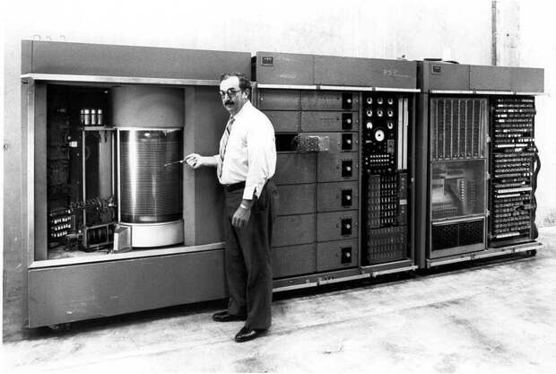 4. IBM 305 RAMAC, первый компьютер с жестким диском