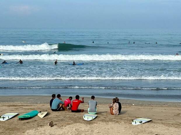 Российский турист чуть не погиб во время серфинга на Бали
