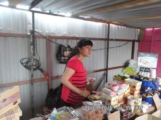 Борьба с торговцами просроченными продуктами (18 фото)