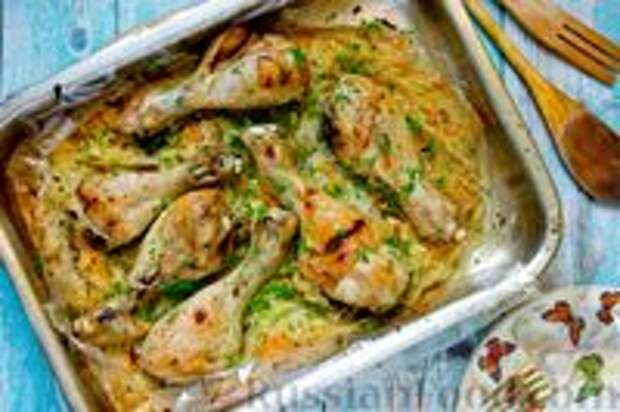 Фото к рецепту: Курица, запечённая с капустой (в пакете)