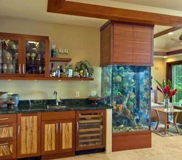 красивый аквариум в интерьере квартиры