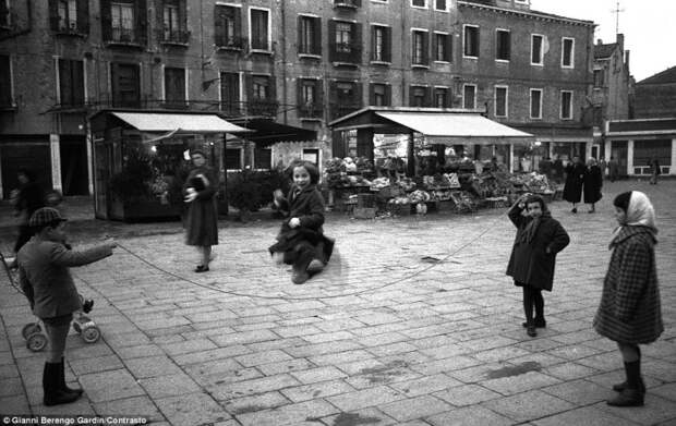 Снимок сделан в Венеции, 1958 год. Фотограф: Gianni Berengo Gardin