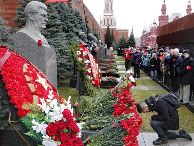 Могила Сталина у Кремлёвской стены