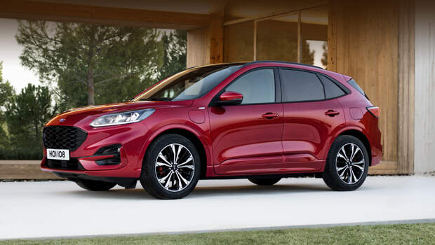 Ford kuga. Кугу можно будет увидеть в исполнениях Titanium, ST-Line и Vignale с изобилием разных моторов. Колёсная база подросла на 20 мм (до 2710), длина на 89 (4613), ширина на 44 (1882), высота уменьшена на 20 мм (1682), но над головами седоков всё равно простор увеличен (на 13/35 мм, спереди/сзади).