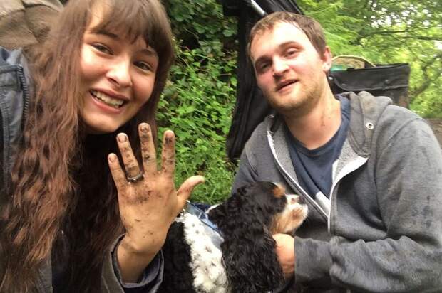 Экстремальная романтика: влюбленные чуть не упали в водопад во время предложения руки и сердца