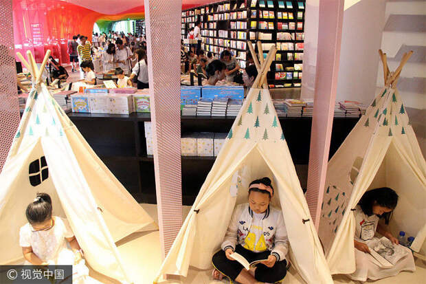 Невероятный интерьер книжного магазина в Китае