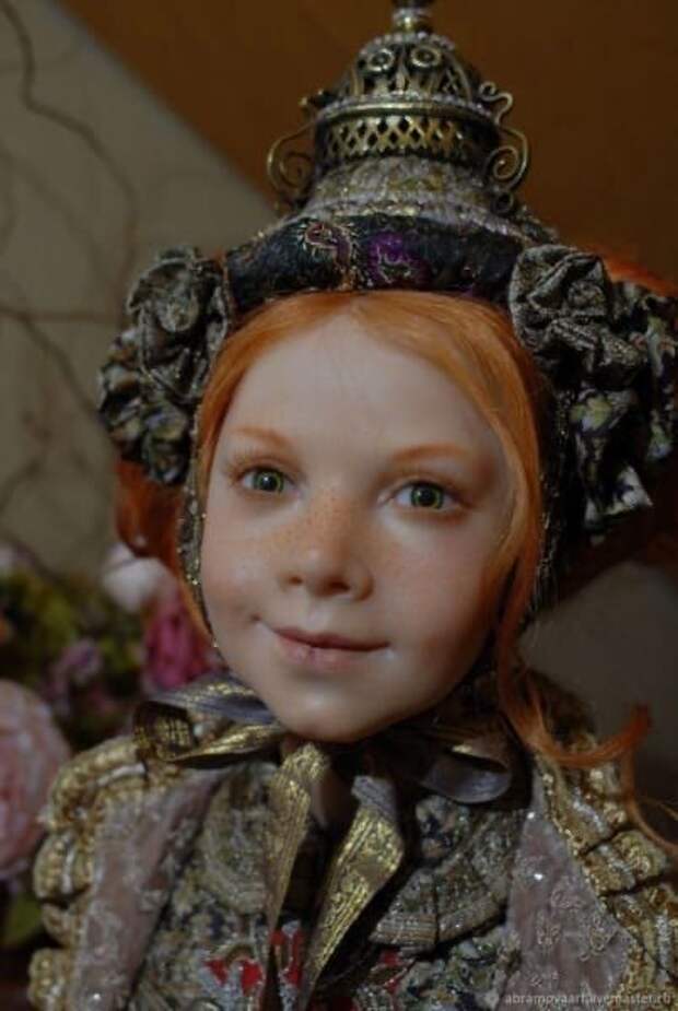 Потрясающим талантом обладает Алена Абрамова - она создает невероятно реалистичных кукол. Кукол с душой. Они словно живые, настолько четко продуманы и воплощены все детали задуманного образа.-3-24