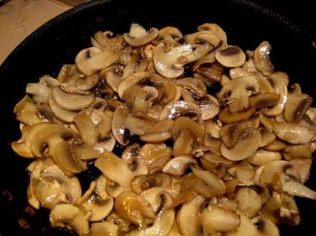 Салат из кальмаров с грибами, простой рецепт салата на праздничный стол