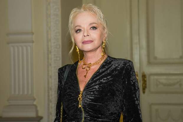 Ларису Долину госпитализировали с острой болью в позвоночнике