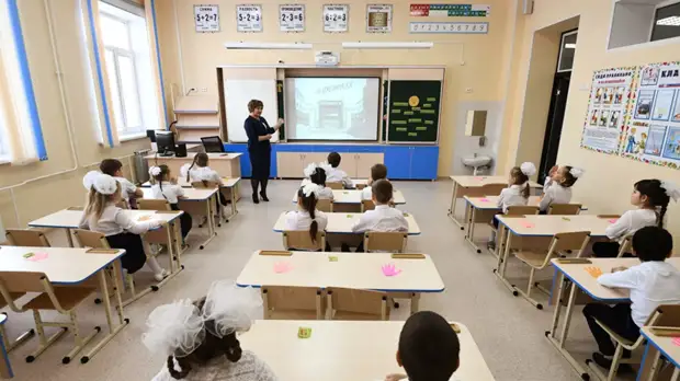 В Омской области школьники младших классов завершат учебный год 15 мая