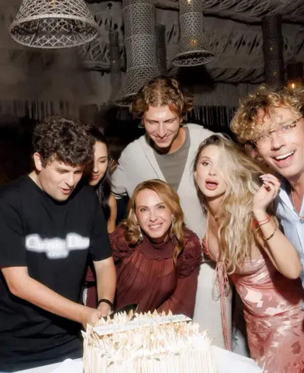 Максим Головкин (слева), Светлана Лобода, Максим Галкин* и гости