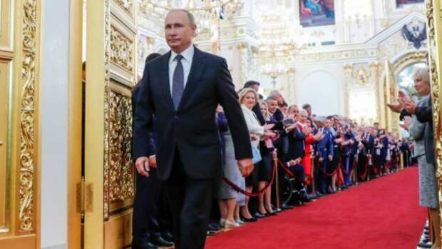 Михаил Хазин: элиты будут стараться подставить Путина, отбирая у россиян деньги