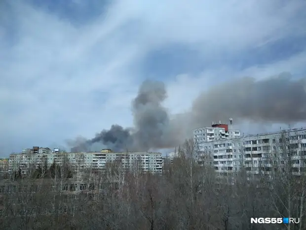 Что горит на левом берегу. Пожар Омск 2022. Дым пожар. Пожар в Москве. Омск пожар сейчас левый берег.