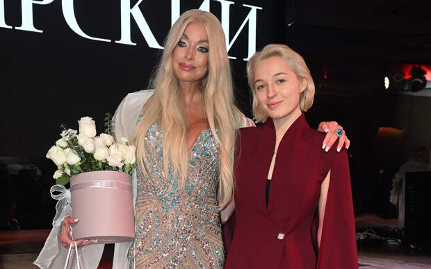 Балерина Анастасия Волочкова назвала дочь и мать чужими для нее людьми