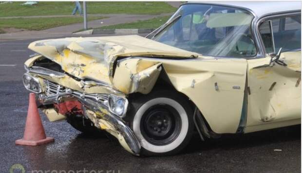 Chevy Impala 67 года безопасная машина! Проверено в ДТП... Но раритет жаль! авто, дтп