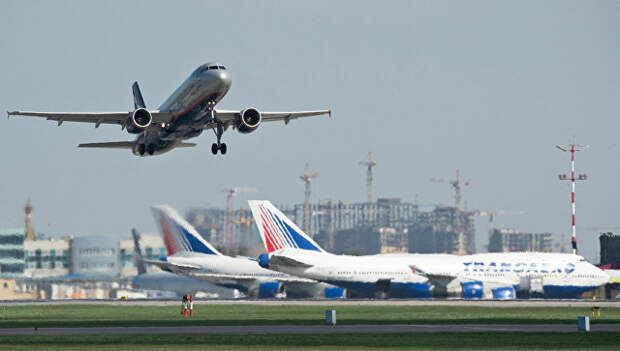 Самолет Airbus A320 авиакомпании Аэрофлот совершает взлет в международном аэропорту Шереметьево. Архивное фото
