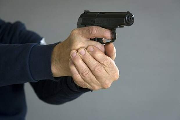 Во дворе на Чернышевского в Альметьевске открыли стрельбу — ранен один человек