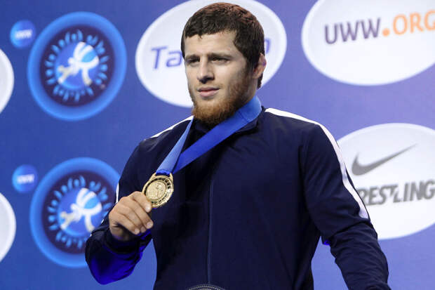 Российский борец вольного стиля Усманов стал трехкратным чемпионом Европы