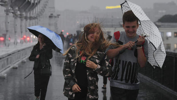В Москву придет дождь с грозой и резкими порывами ветра 21 мая