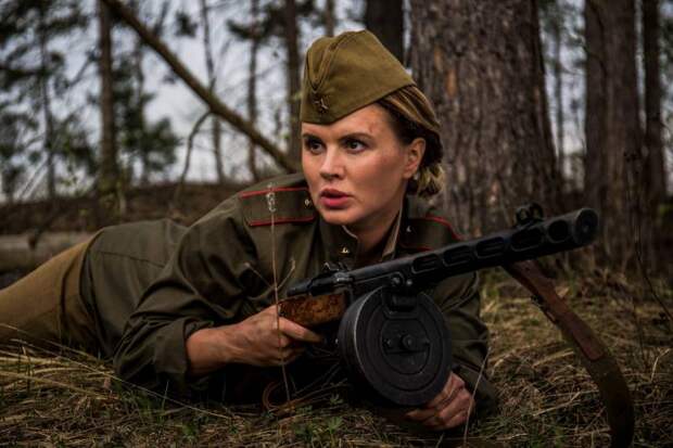 ТОП-9 современных фильмов, где женщины становятся героинями на поле боя