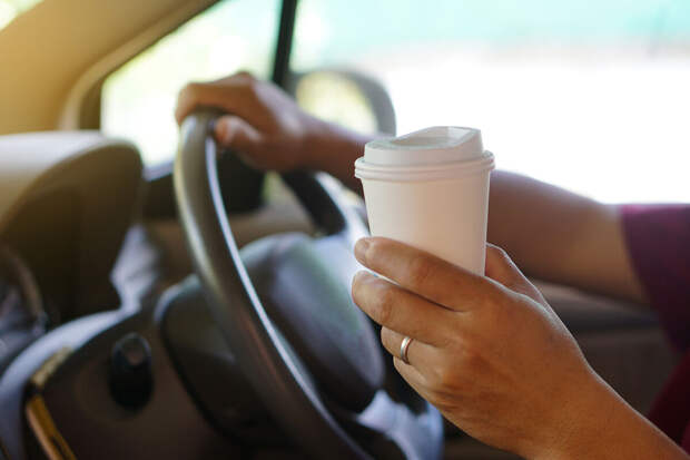 Врач Саволюк назвала четыре продукта, которые опасно есть водителям в жару