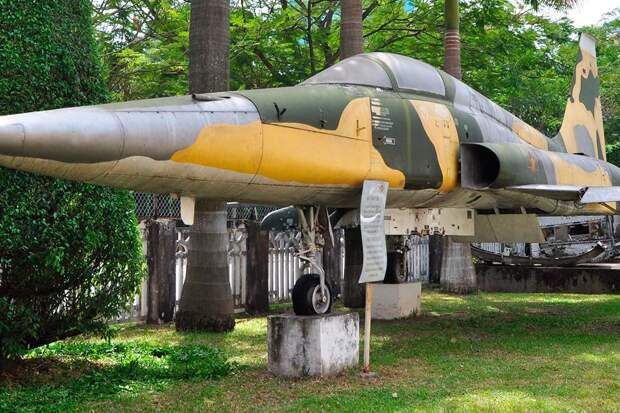 Вьетнам получил более 1100 самолетов и вертолетов после победы 51 год назад