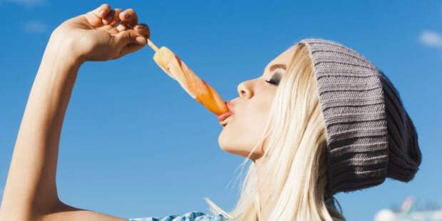 Врачи предупреждают женщин, что мороженое может примерзнуть к вагине