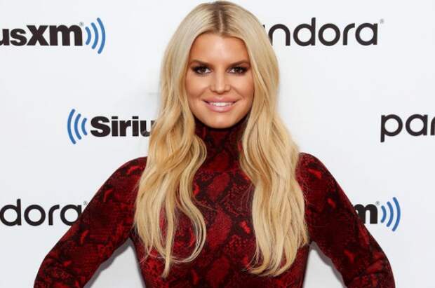 Джессика Симпсон ответила на бодишейминг со стороны редактора Vogue