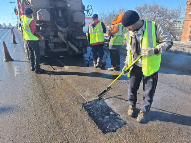 В Туле активизировали работы по ямочному ремонту дорог