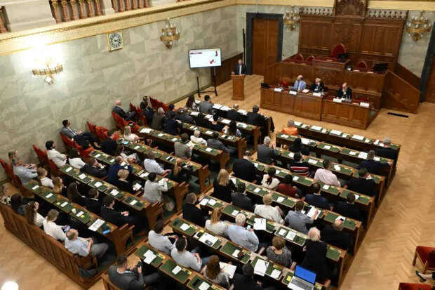 Правящая коалиция Венгрии сопротивляется попыткам оппозиции добиться одобрения приёма Швеции в НАТО