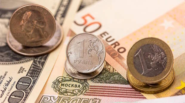 Банк России снизил курс доллара на вторник сразу на 2 рубля