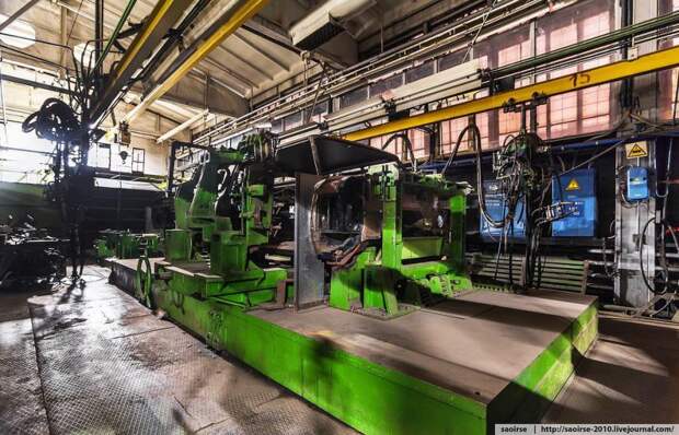 Цех по производству автомобилей представительского класса авто, завод, зил