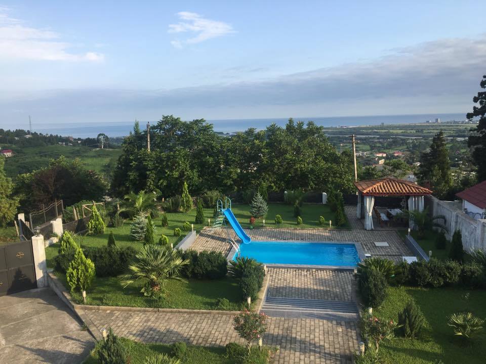 Тайны династии Зиминых: RT выяснил, что скрывает семья спонсора Навального