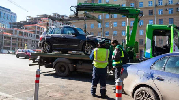 ГАИ назвала способ выехать с парковки, если автомобиль заблокировал другой водитель