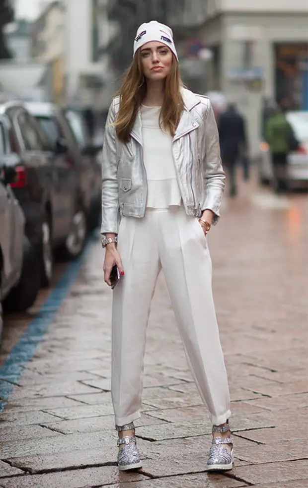 Белые кожаные брюки с чем носить зимой