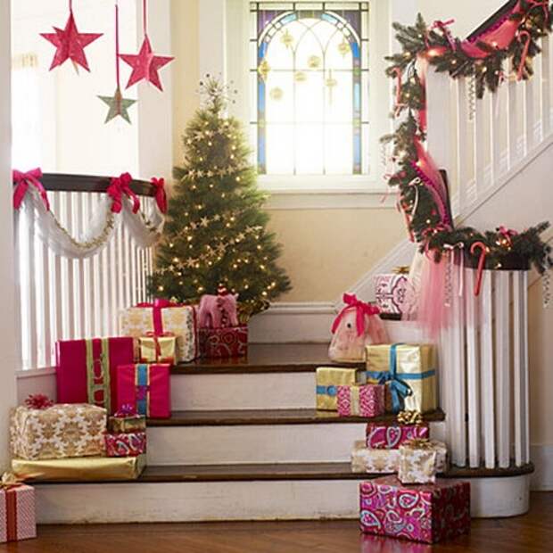 Дизайн интерьера. Потрясающие идеи украшения лестниц к Рождеству (54) (500x500, 176Kb)