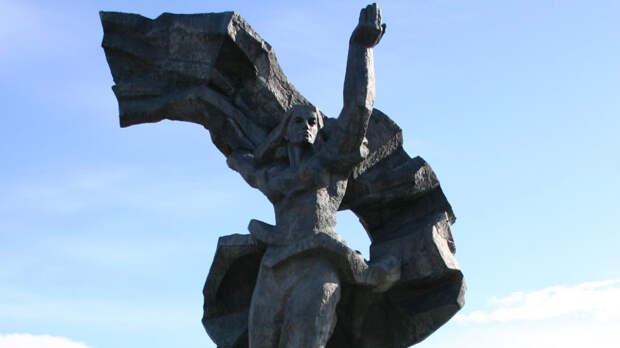 Памятник Освободителям не дает покоя националистам Латвии