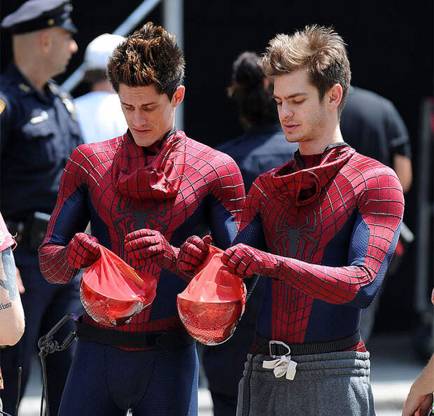 Эндрю Гарфилд и его дублер Уильям Спенсер на съемках фильма "Новый Человек-паук" дублёр, знаменитость, кино