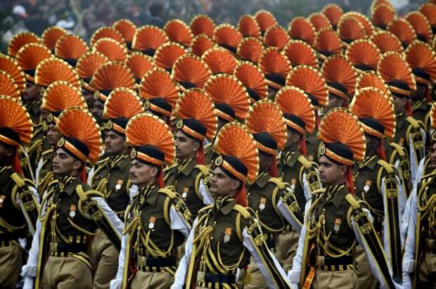 Армия Индии выглядит очень пышно и ярко. /Фото: stuffed-with-fun.blogspot.com.