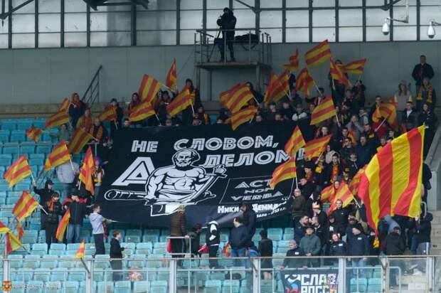 Тульские болельщики развернули банер с Никитой Демидовым и латынью