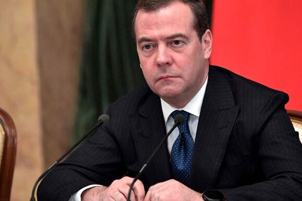 Медведев призвал тщательнее отслеживать приток мигрантов в РФ