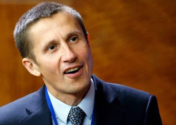 Alexander Frolov, chief executive officer of Russian steel making and mining company Evraz, speaks at the 48th conference of Worldsteel in Moscow, October 6, 2014. REUTERS/Maxim Shemetov